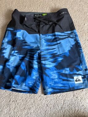 Quiksilver Men’s Blue & Black Water-Print Boardshorts